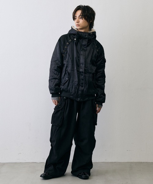 Shoowtime(ショウタイム)の「Eyelet Fur Hood Military Jacket / アイレットファーフードミリタリージャケット(ミリタリージャケット・メンズ・ブラック・X-LARGE/LARGE/SMALL)」の2枚目の写真