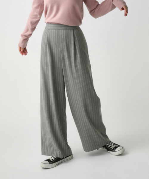 AZUL by moussy(アズールバイマウジー)の「TR裏起毛 吸湿発熱ワイドパンツ(スラックス・レディース・ブラック/グレー/グレー系その他/ブルー系その他・SMALL/MEDIUM/LARGE)」の4枚目の写真
