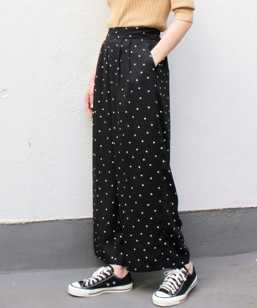 ottilie（オティーリエ）の「ドット柄ワイドパンツ（その他パンツ・レディース・ブラック/オフホワイト・FREE）」の2枚目の写真
