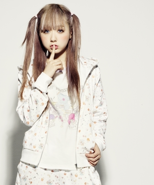WEGO（ウィゴー）の「WEGO/キキララ総柄ZIPパーカー（パーカー）」 - WEAR