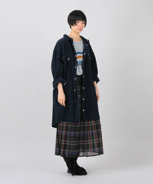 Wrangler（ラングラー）の「【別注】Wrangler CORDUROY SHIRT　/ コーデュロイ　/ シャツコート（シャツ/ブラウス・レディース・ネイビー/ブルー/ライトピンク・02）」の2枚目の写真