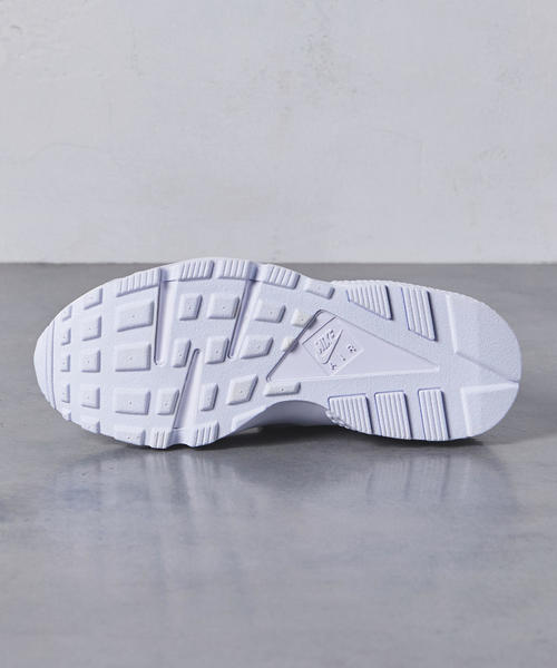 NIKE（ナイキ）の「【WEB限定】＜NIKE（ナイキ）＞ エア ハラチ（スニーカー・レディース・ホワイト・24.5cm/25cm/22.5cm/23cm/24cm/23.5cm）」の9枚目の写真