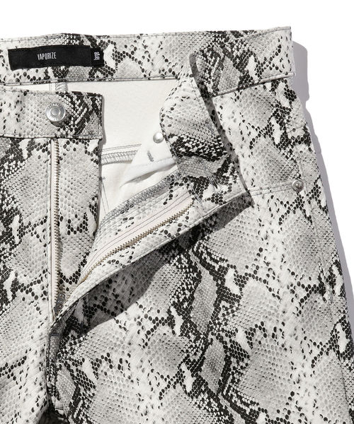 VAPORIZE（ヴェイパライズ）の「VAPORIZE / Fake Leather Jeans（その他パンツ・メンズ・ブラック/その他・SMALL/MEDIUM/LARGE/X-LARGE）」の10枚目の写真