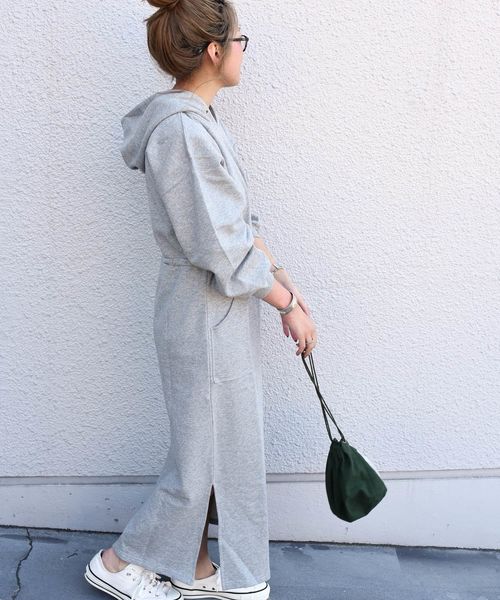 Khaju（カージュ）の「Khaju:フードスウェットワンピース（ワンピース・レディース・ブラック/ライトグレー/ベージュ/ブルー・ONE SIZE）」の8枚目の写真