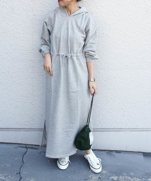 Khaju（カージュ）の「Khaju:フードスウェットワンピース（ワンピース・レディース・ブラック/ライトグレー/ベージュ/ブルー・ONE SIZE）」の9枚目の写真