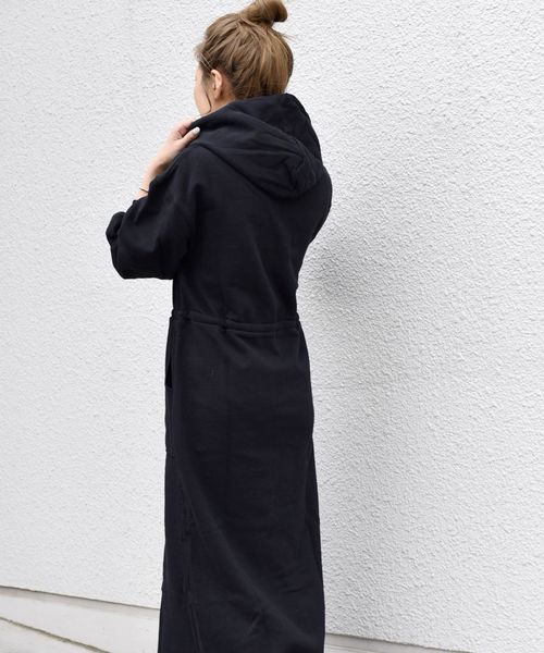 Khaju（カージュ）の「Khaju:フードスウェットワンピース（ワンピース・レディース・ブラック/ライトグレー/ベージュ/ブルー・ONE SIZE）」の14枚目の写真