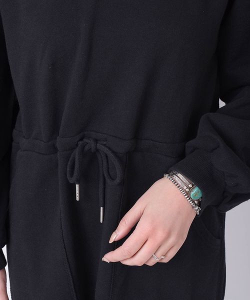 Khaju（カージュ）の「Khaju:フードスウェットワンピース（ワンピース・レディース・ブラック/ライトグレー/ベージュ/ブルー・ONE SIZE）」の21枚目の写真