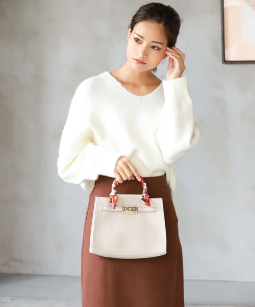 Edit Sheen(エディットシーン)の「スカーフハンドルミディバッグ(ハンドバッグ・レディース・ブラック/アイボリー/モカ・FREE)」の9枚目の写真