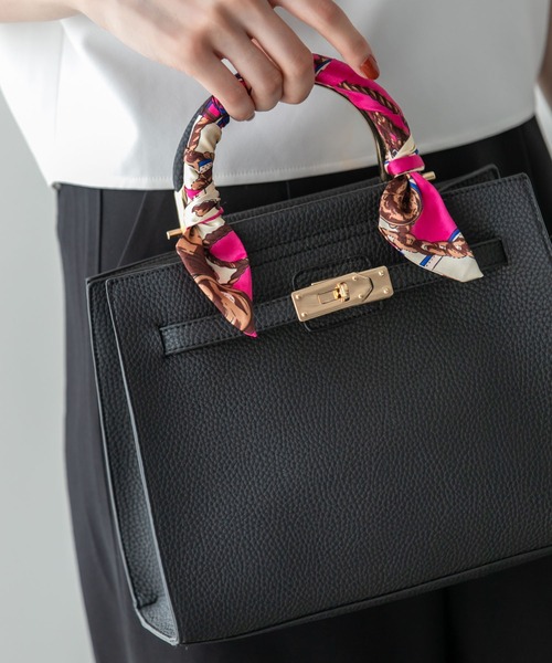 Edit Sheen(エディットシーン)の「スカーフハンドルミディバッグ(ハンドバッグ・レディース・ブラック/アイボリー/モカ・FREE)」の15枚目の写真