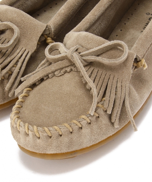 Minnetonka（ミネトンカ）の「[ミネトンカ]MINNETONKA スエードMOCシューズ（モカシン/デッキシューズ・レディース・ブラウン/ネイビー/ライトグレー/ブラック/ケリー・8(25.0)/6(23.0)/5(22.0)/7(24.0)）」の6枚目の写真