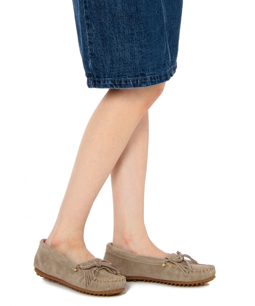 Minnetonka（ミネトンカ）の「[ミネトンカ]MINNETONKA スエードMOCシューズ（モカシン/デッキシューズ・レディース・ブラウン/ネイビー/ライトグレー/ブラック/ケリー・8(25.0)/6(23.0)/5(22.0)/7(24.0)）」の8枚目の写真