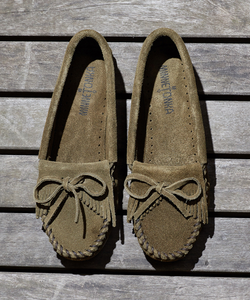 Minnetonka（ミネトンカ）の「[ミネトンカ]MINNETONKA スエードMOCシューズ（モカシン/デッキシューズ・レディース・ブラウン/ネイビー/ライトグレー/ブラック/ケリー・8(25.0)/6(23.0)/5(22.0)/7(24.0)）」の15枚目の写真