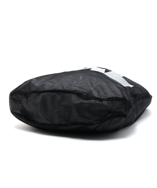 NIKE（ナイキ）の「ナイキ グラフィック リバーシブル トート（ショルダーバッグ・レディース・ブラック/ピンク/ライトグリーン・ONE SIZE）」の10枚目の写真