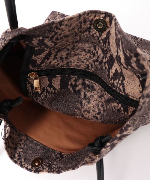 coca（coca）（コカ）の「スウェード風パイソン柄トートバッグ（トートバッグ・レディース・その他・ONE SIZE）」の4枚目の写真