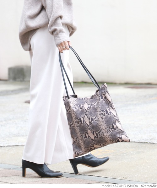 coca（coca）（コカ）の「スウェード風パイソン柄トートバッグ（トートバッグ・レディース・その他・ONE SIZE）」の11枚目の写真