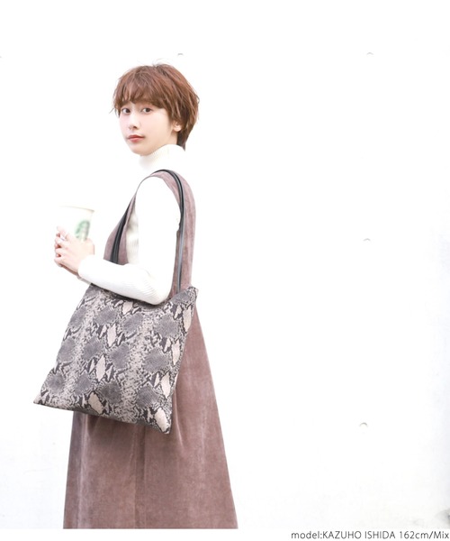 coca（coca）（コカ）の「スウェード風パイソン柄トートバッグ（トートバッグ・レディース・その他・ONE SIZE）」の7枚目の写真