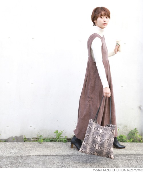 coca（coca）（コカ）の「スウェード風パイソン柄トートバッグ（トートバッグ・レディース・その他・ONE SIZE）」の6枚目の写真