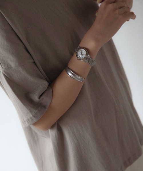 marjour（マージュール）の「MIDDLE TRIMMING BANGLE（バングル/リストバンド・レディース・ゴールド/シルバー・FREE）」の3枚目の写真