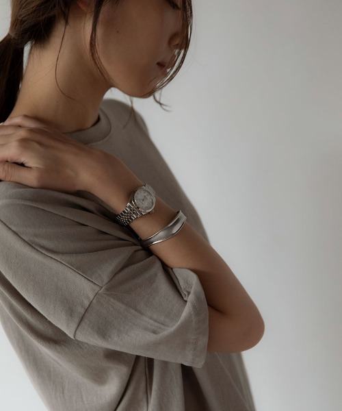 marjour（マージュール）の「MIDDLE TRIMMING BANGLE（バングル/リストバンド・レディース・ゴールド/シルバー・FREE）」の4枚目の写真