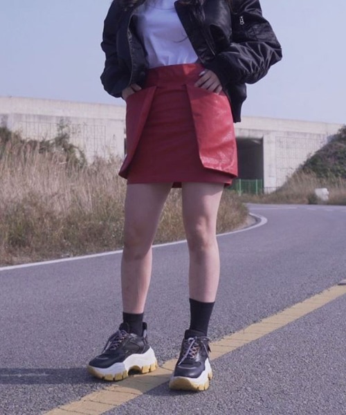 DUCKDIVE(ダックダイブ)の「【DUCKDIVE 】FRONT PK CD MINI SKIRT / フロントポケット CDミニスカート(スカート・レディース・ブラック/レッド・MEDIUM/LARGE)」の8枚目の写真