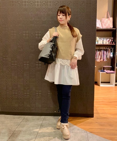 axes femme(アクシーズファム)の「裾レースアップレギンスパンツ(その他パンツ・レディース・ネイビー/ベージュ/ブラック・LARGE/MEDIUM)」の3枚目の写真
