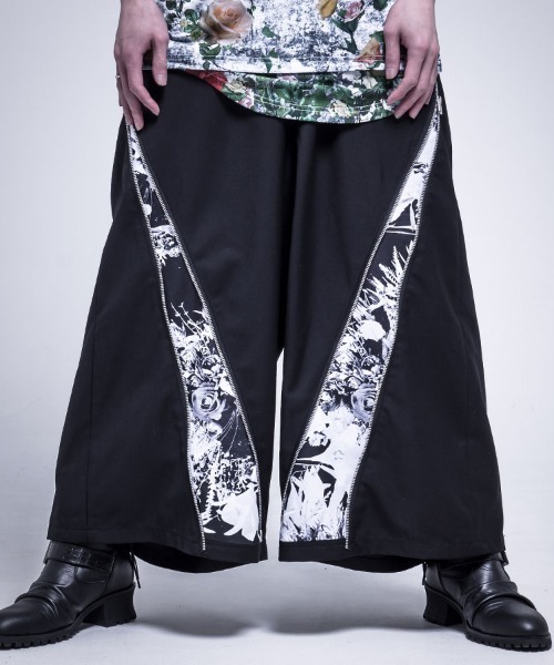 CIVARIZE（シヴァーライズ）の「『CIVARIZE』斜めZIPフラワー総柄マチ付きワイドパンツ（その他パンツ・メンズ・A/B・M/L）」の2枚目の写真