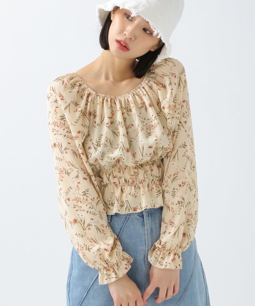 ALAND(エーランド)の「3.3Field Trip/FLORALシャーリングブラウス 2943010(シャツ/ブラウス・レディース・ブルー/ライトベージュ・FREE)」の1枚目の写真