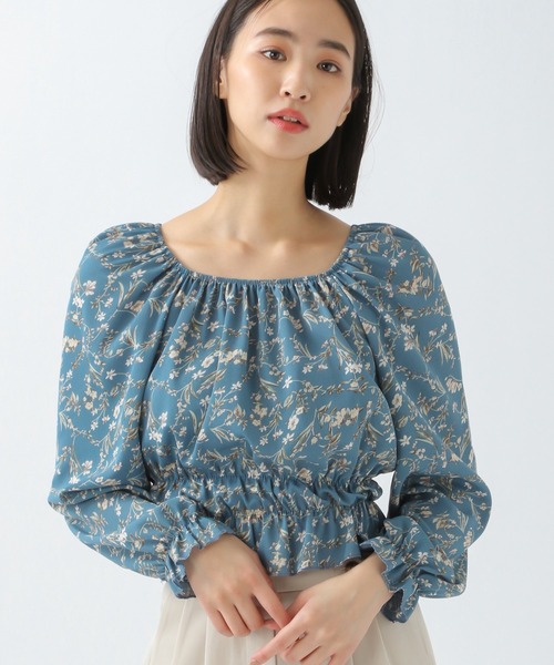 ALAND(エーランド)の「3.3Field Trip/FLORALシャーリングブラウス 2943010(シャツ/ブラウス・レディース・ブルー/ライトベージュ・FREE)」の2枚目の写真