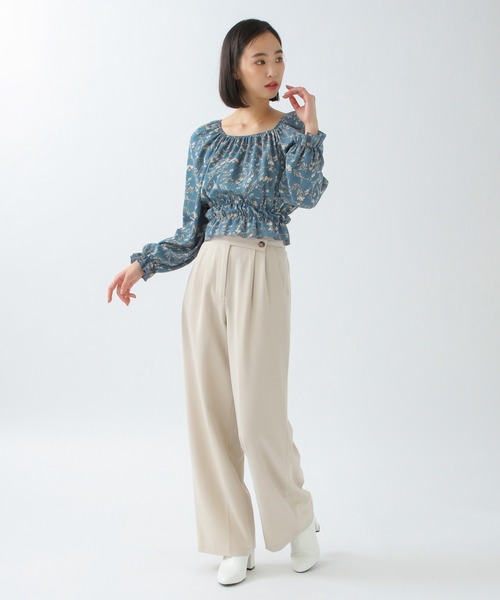 ALAND(エーランド)の「3.3Field Trip/FLORALシャーリングブラウス 2943010(シャツ/ブラウス・レディース・ブルー/ライトベージュ・FREE)」の3枚目の写真