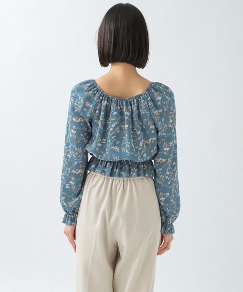 ALAND(エーランド)の「3.3Field Trip/FLORALシャーリングブラウス 2943010(シャツ/ブラウス・レディース・ブルー/ライトベージュ・FREE)」の5枚目の写真