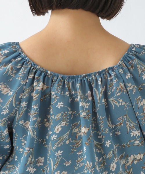 ALAND(エーランド)の「3.3Field Trip/FLORALシャーリングブラウス 2943010(シャツ/ブラウス・レディース・ブルー/ライトベージュ・FREE)」の9枚目の写真