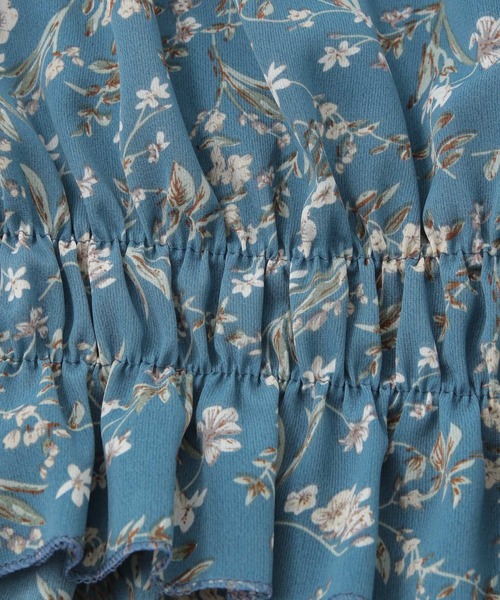 ALAND(エーランド)の「3.3Field Trip/FLORALシャーリングブラウス 2943010(シャツ/ブラウス・レディース・ブルー/ライトベージュ・FREE)」の7枚目の写真