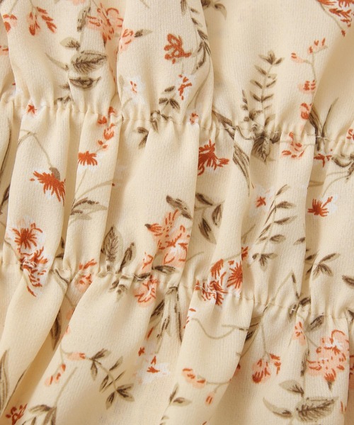 ALAND(エーランド)の「3.3Field Trip/FLORALシャーリングブラウス 2943010(シャツ/ブラウス・レディース・ブルー/ライトベージュ・FREE)」の15枚目の写真