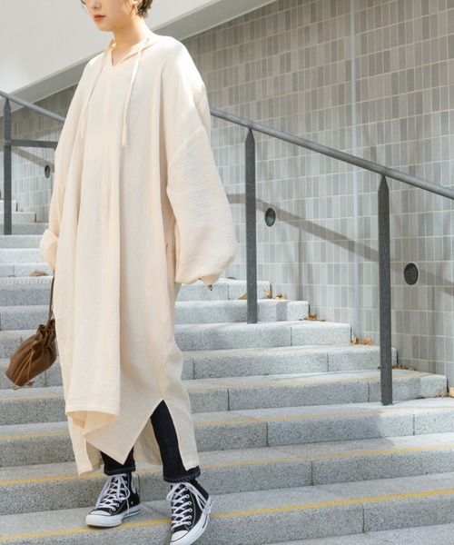 Ambre Neige(アンブルネージュ)の「ボリュームスリーブカフタンワンピース/【WEB/EC限定商品】(ワンピース・レディース・アイボリー/チャコールグレー・FREE)」の8枚目の写真