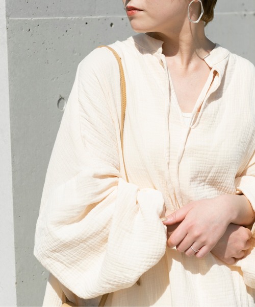 Ambre Neige(アンブルネージュ)の「ボリュームスリーブカフタンワンピース/【WEB/EC限定商品】(ワンピース・レディース・アイボリー/チャコールグレー・FREE)」の22枚目の写真