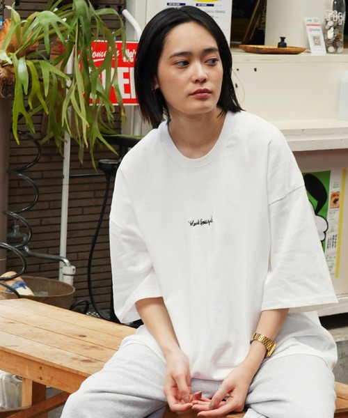 Mark Gonzales(マーク・ゴンザレス)の「Mark Gonzales / マークゴンザレス 別注 コラボ オーバーサイズ Tシャツ(Tシャツ/カットソー・メンズ・ホワイト系その他/ブラック系その他/グレー系その他/ブルー系その他/ホワイト系その他2/ホワイト系その他3/ホワイト系その他4/ブラック系その他2/グレー系その他2/ブルー系その他2/ブラック系その他3/ホワイト系その他5・MEDIUM/LARGE)」の1枚目の写真