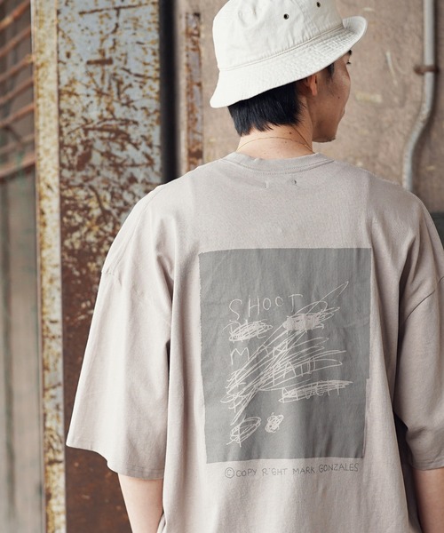 Mark Gonzales(マーク・ゴンザレス)の「Mark Gonzales / マークゴンザレス 別注 コラボ オーバーサイズ Tシャツ(Tシャツ/カットソー・メンズ・ホワイト系その他/ブラック系その他/グレー系その他/ブルー系その他/ホワイト系その他2/ホワイト系その他3/ホワイト系その他4/ブラック系その他2/グレー系その他2/ブルー系その他2/ブラック系その他3/ホワイト系その他5・MEDIUM/LARGE)」の9枚目の写真