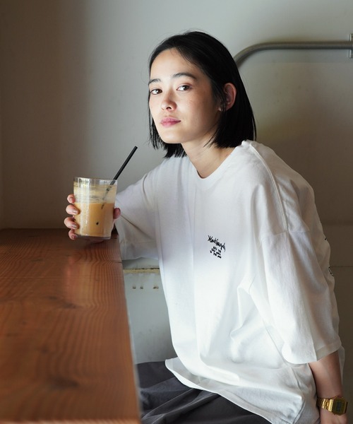 Mark Gonzales(マーク・ゴンザレス)の「Mark Gonzales / マークゴンザレス 別注 コラボ オーバーサイズ Tシャツ(Tシャツ/カットソー・メンズ・ホワイト系その他/ブラック系その他/グレー系その他/ブルー系その他/ホワイト系その他2/ホワイト系その他3/ホワイト系その他4/ブラック系その他2/グレー系その他2/ブルー系その他2/ブラック系その他3/ホワイト系その他5・MEDIUM/LARGE)」の17枚目の写真