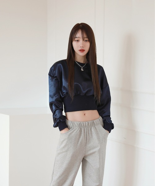 by muni:r（バイ ムニール）の「ユニークなクロップドトレーナーTシャツ（スウェット・レディース・ネイビー/アイボリー・FREE）」の7枚目の写真