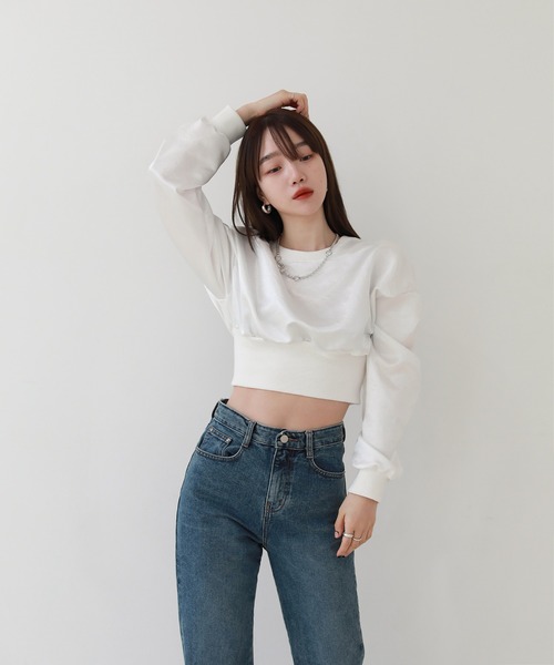 by muni:r（バイ ムニール）の「ユニークなクロップドトレーナーTシャツ（スウェット・レディース・ネイビー/アイボリー・FREE）」の8枚目の写真