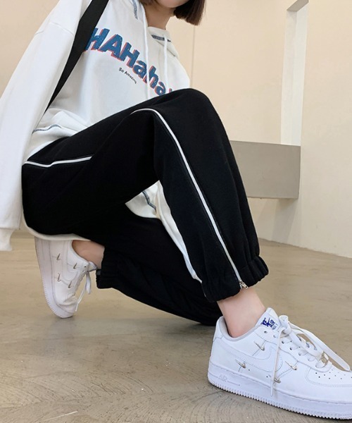 emi+（エミプラス）の「サイドジップデザイン２WAYライン入りスウェットパンツ（その他パンツ・レディース・ホワイト/チャコールグレー/ライトブルー/ブラック/グレー/ブルー・S/M/L）」の18枚目の写真