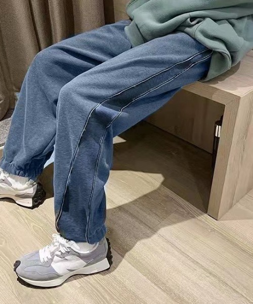 emi+（エミプラス）の「サイドジップデザイン２WAYライン入りスウェットパンツ（その他パンツ・レディース・ホワイト/チャコールグレー/ライトブルー/ブラック/グレー/ブルー・S/M/L）」の15枚目の写真