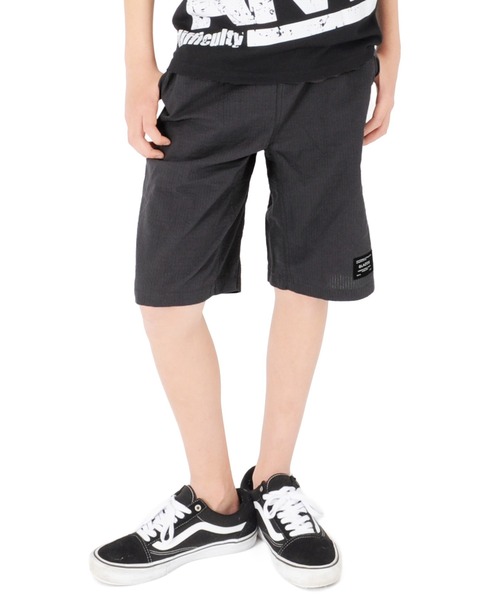 GLAZOS（グラソス）の「シアサッカー・クライミングベルトハーフパンツ（その他パンツ・キッズ・ホワイト/チャコールグレー・130cm/140cm/150cm/160cm/170cm）」の2枚目の写真