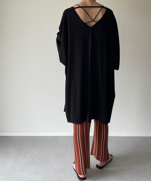 y/m by misato（イムバイミサト）の「リブカフタントップス（Tシャツ/カットソー・レディース・ホワイト/ブラック/ブラウン・FREE）」の22枚目の写真