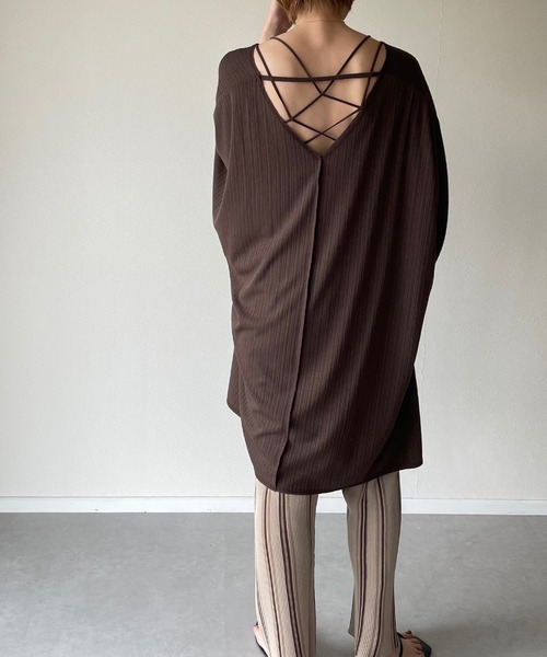 y/m by misato（イムバイミサト）の「リブカフタントップス（Tシャツ/カットソー・レディース・ホワイト/ブラック/ブラウン・FREE）」の5枚目の写真