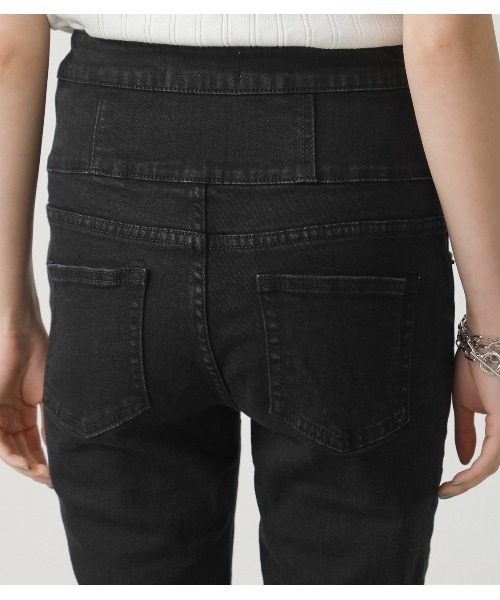 AZUL by moussy（アズールバイマウジー）の「HI-WAIST BUTTON DENIM SKINNY/ハイウエストボタンデニムスキニー（デニムパンツ・レディース・ホワイト/ブラック/ライトブルー/ダークブルー/ベージュ・X-SMALL/LARGE/MEDIUM/SMALL）」の6枚目の写真