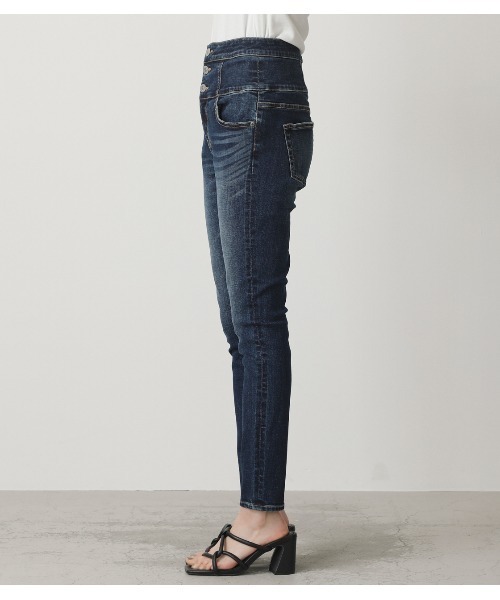 AZUL by moussy（アズールバイマウジー）の「HI-WAIST BUTTON DENIM SKINNY/ハイウエストボタンデニムスキニー（デニムパンツ・レディース・ホワイト/ブラック/ライトブルー/ダークブルー/ベージュ・X-SMALL/LARGE/MEDIUM/SMALL）」の21枚目の写真
