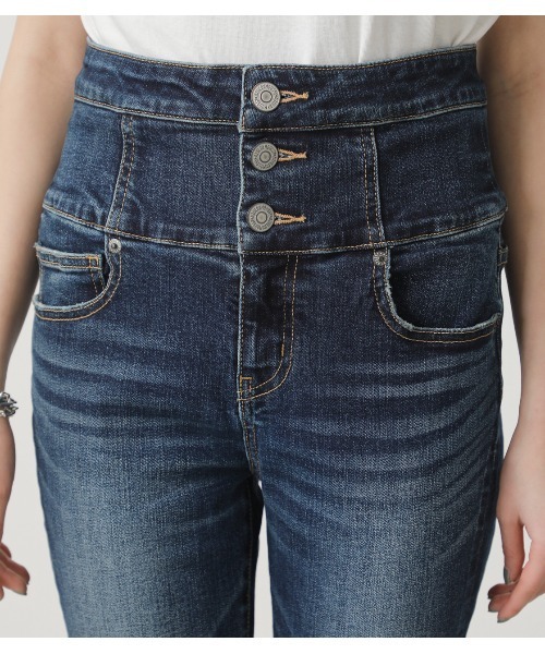 AZUL by moussy（アズールバイマウジー）の「HI-WAIST BUTTON DENIM SKINNY/ハイウエストボタンデニムスキニー（デニムパンツ・レディース・ホワイト/ブラック/ライトブルー/ダークブルー/ベージュ・X-SMALL/LARGE/MEDIUM/SMALL）」の7枚目の写真
