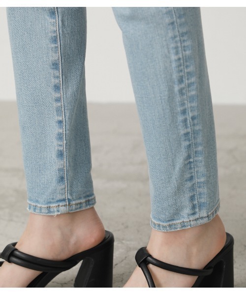 AZUL by moussy（アズールバイマウジー）の「HI-WAIST BUTTON DENIM SKINNY/ハイウエストボタンデニムスキニー（デニムパンツ・レディース・ホワイト/ブラック/ライトブルー/ダークブルー/ベージュ・X-SMALL/LARGE/MEDIUM/SMALL）」の13枚目の写真