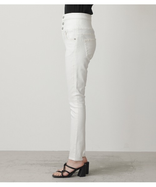 AZUL by moussy（アズールバイマウジー）の「HI-WAIST BUTTON DENIM SKINNY/ハイウエストボタンデニムスキニー（デニムパンツ・レディース・ホワイト/ブラック/ライトブルー/ダークブルー/ベージュ・X-SMALL/LARGE/MEDIUM/SMALL）」の9枚目の写真